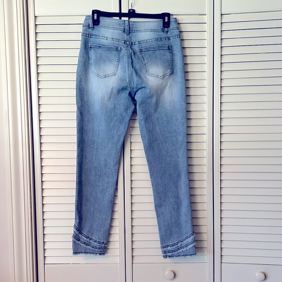 CHARLIE B Light Wash Straight Leg Jeans with Fringe Size 6 - Picture 4 of 9